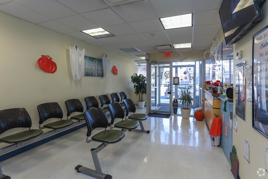 More Photos Of 91 N Franklin St, Hempstead Office For Sale
