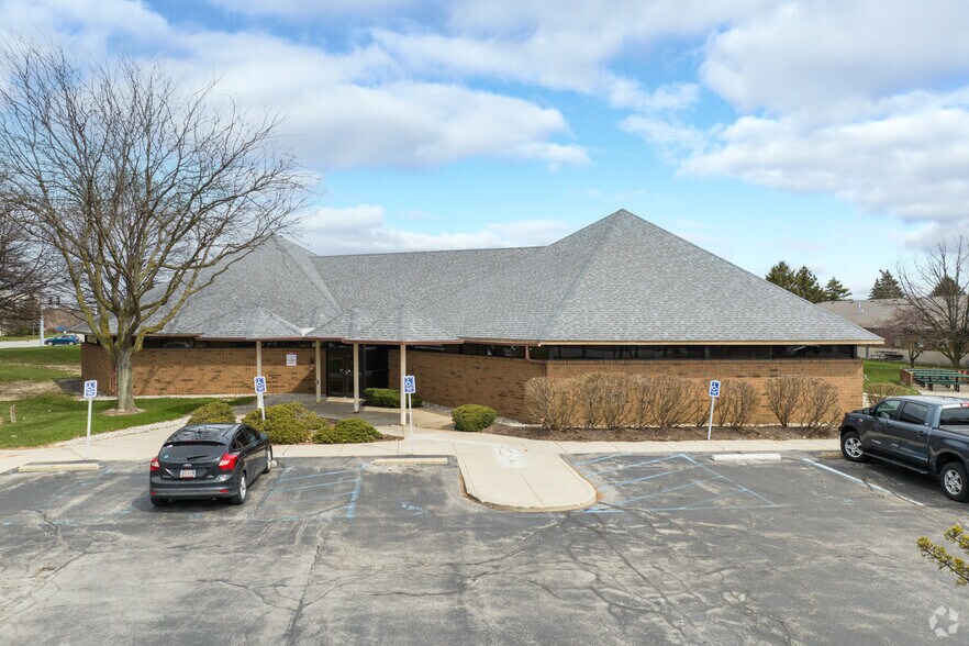 More Photos Of 1661 Holland Rd, Maumee Medical For Lease
