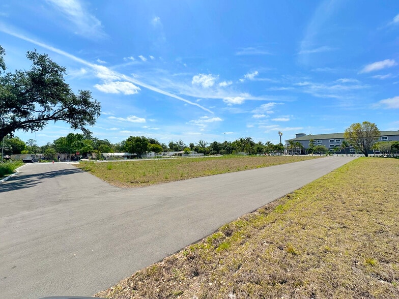 More Photos Of 27971 Oakland Dr, Bonita Springs Land For Lease