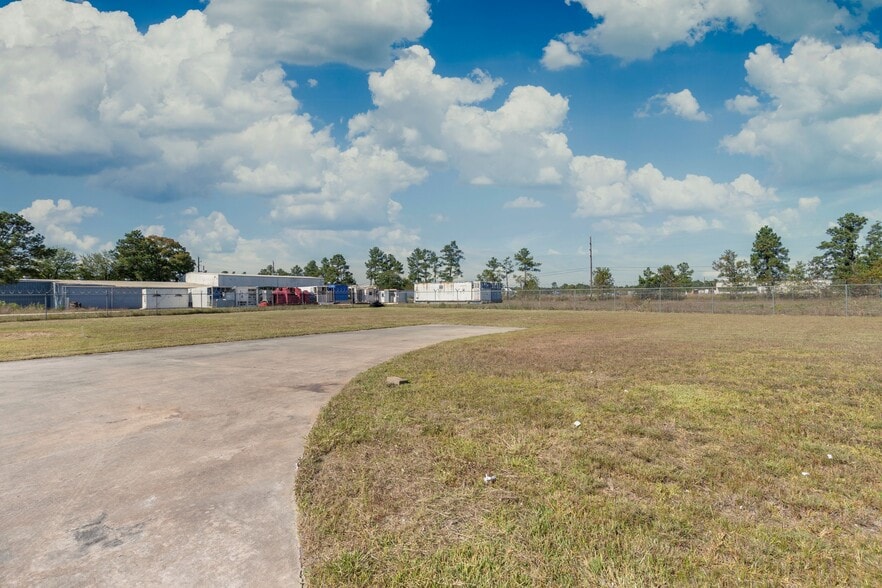 More Photos Of 2624 Wilson Rd, Humble Warehouse For Lease