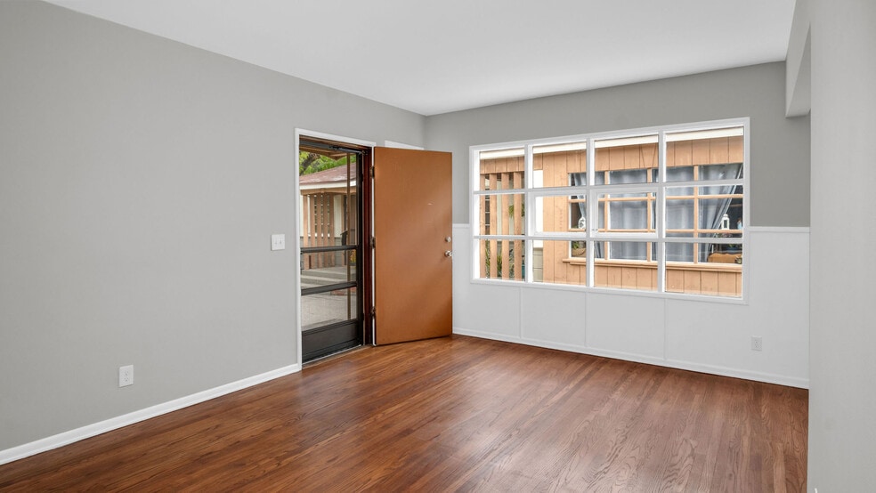 More Photos Of 10346 Oro Vista Ave, Sunland Multifamily For Sale