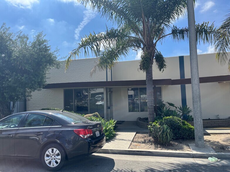 More Photos Of 1020-1022 E Orangefair Ln, Anaheim Warehouse For Lease