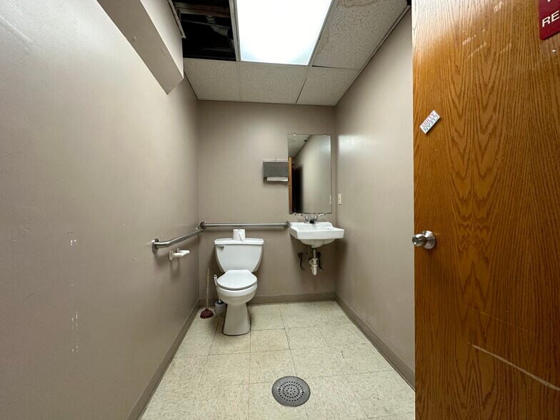 More Photos Of 1935 Q St, Lincoln Freestanding For Sale