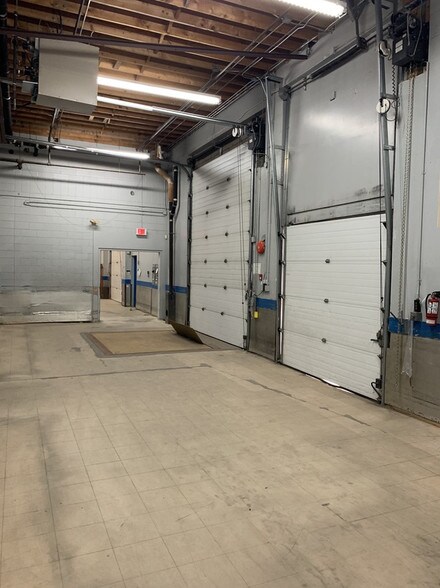 More Photos Of 10557 108th St NW, Edmonton Flex For Lease