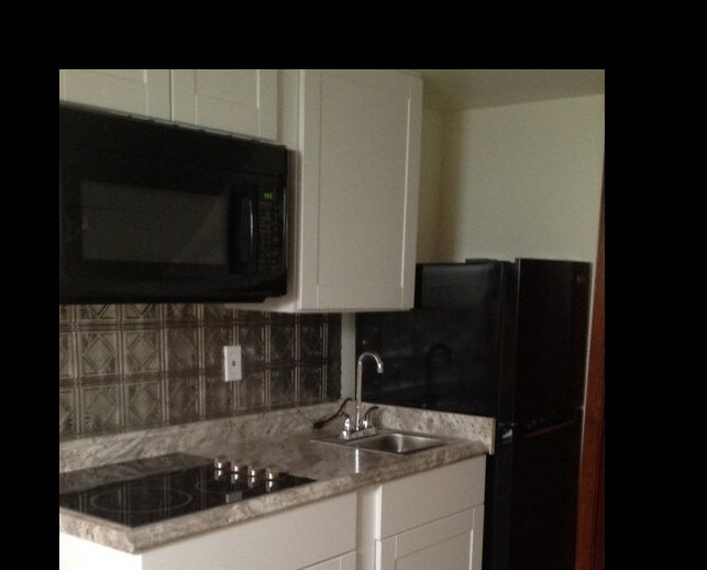 More Photos Of 7841 Foothill Blvd, Sunland Storefront Retail Residential For Lease