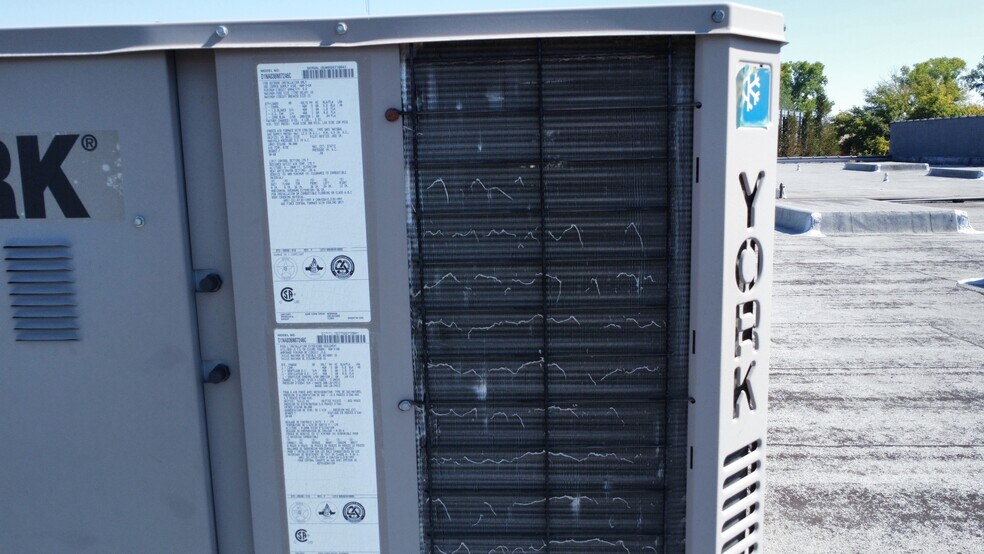 More Photos Of 1121 River St, Lansing Distribution For Lease