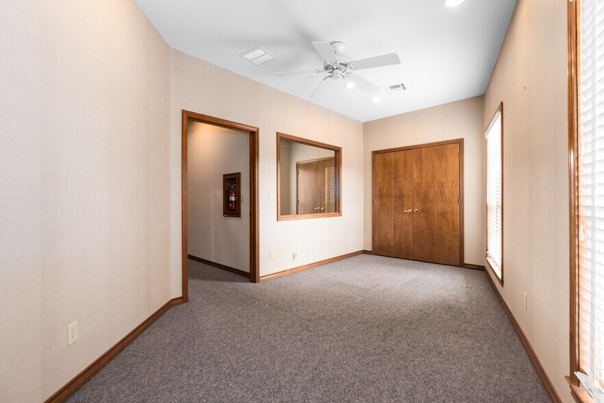 More Photos Of 625 Kennedy Ct, Belton Office For Sale