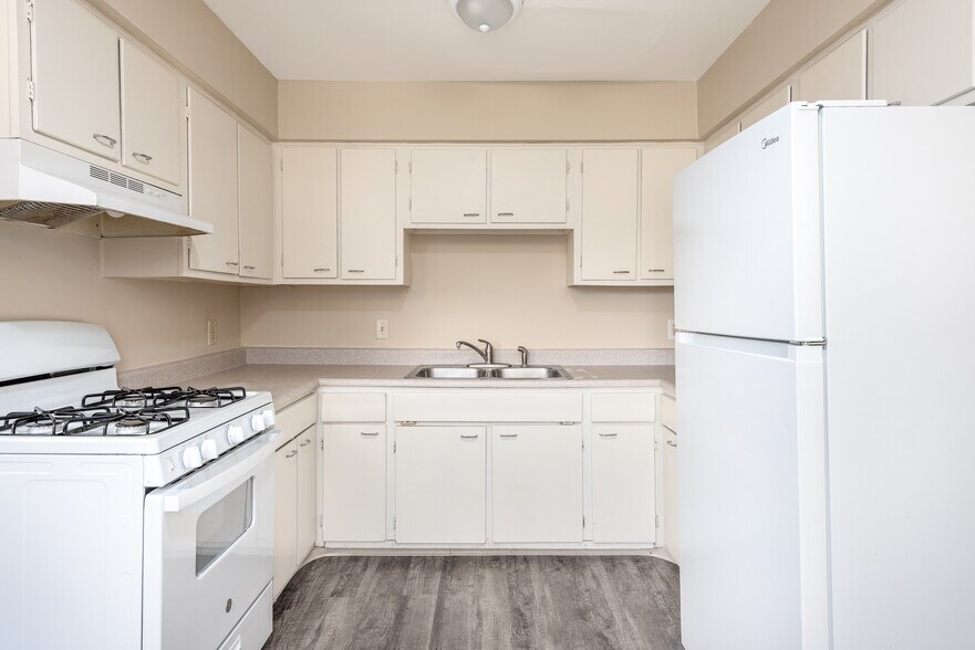 More Photos Of 1001-1003 Vincent Ct, Lansing Apartments For Sale