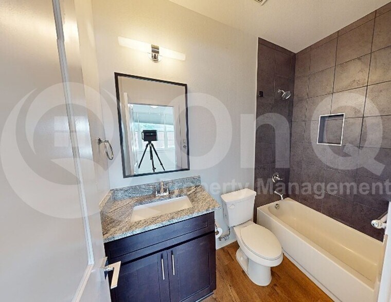 More Photos Of 13325 Bee St, Farmers Branch Apartments For Sale