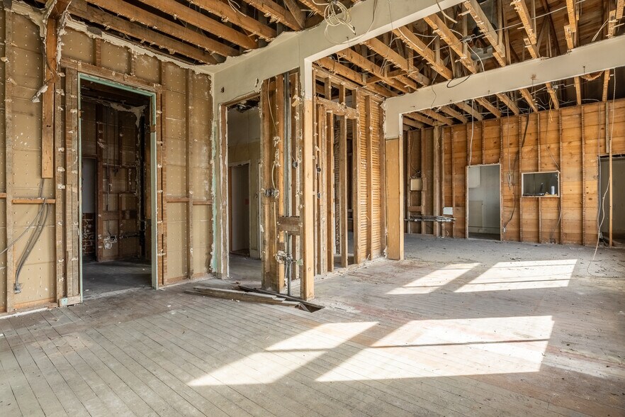 More Photos Of 162 N Main St, Bishop General Retail For Sale