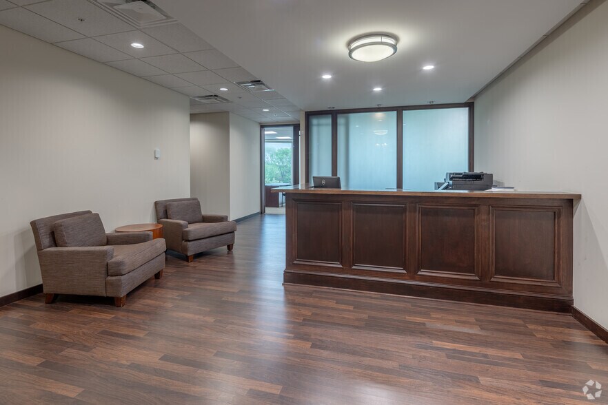 More Photos Of 265 Exchange Dr, Crystal Lake Office For Sale