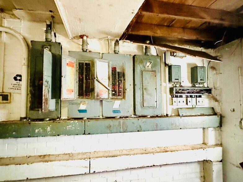 More Photos Of 1801 9th St, Wichita Falls General Retail For Sale