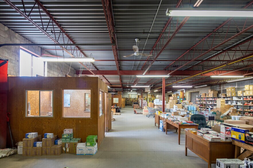 More Photos Of 119-121 Toryork Dr, Toronto Warehouse For Lease