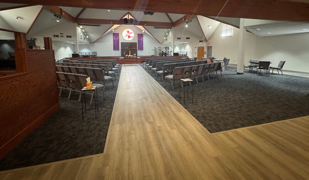 More Photos Of 2045 SE Green Oaks Blvd, Arlington Religious Facility For Lease