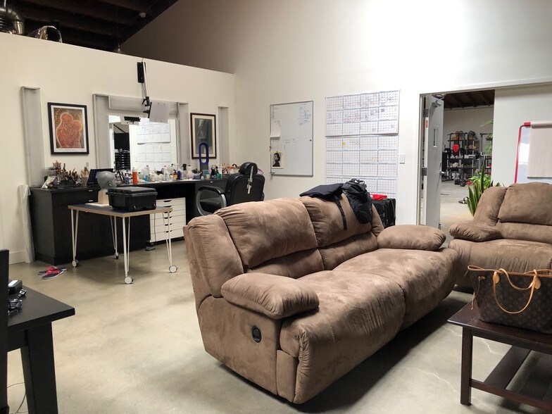 More Photos Of 3601-3605 E 8th St, Los Angeles Distribution For Lease