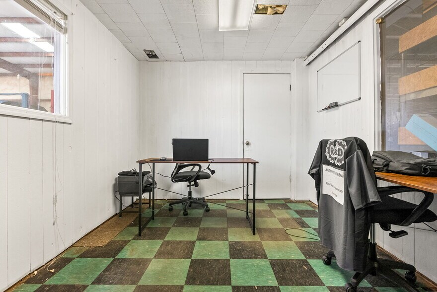 More Photos Of 1801 S Broad Ave, Lanett Auto Repair For Sale