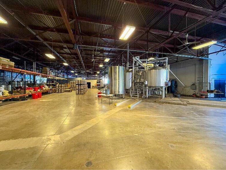 More Photos Of 2000 S Presa St, San Antonio Flex For Sale