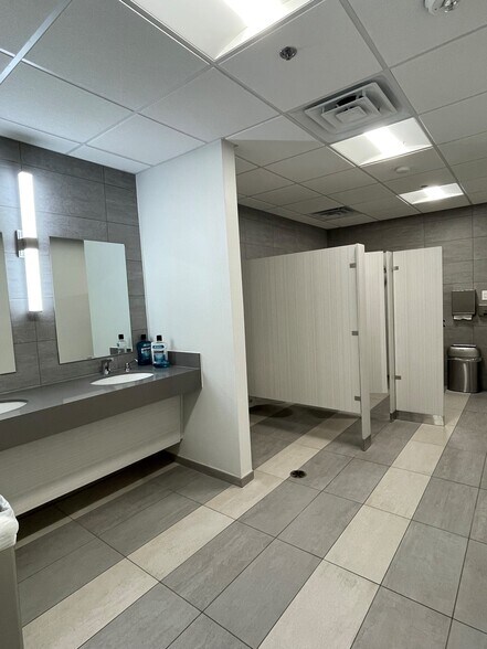 More Photos Of 4800 N Federal Hwy, Boca Raton Unknown For Lease