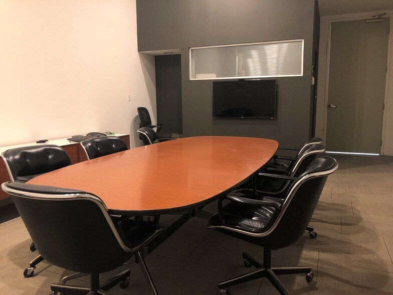 More Photos Of 9520 W Jefferson Blvd, Culver City Loft Creative Space For Lease