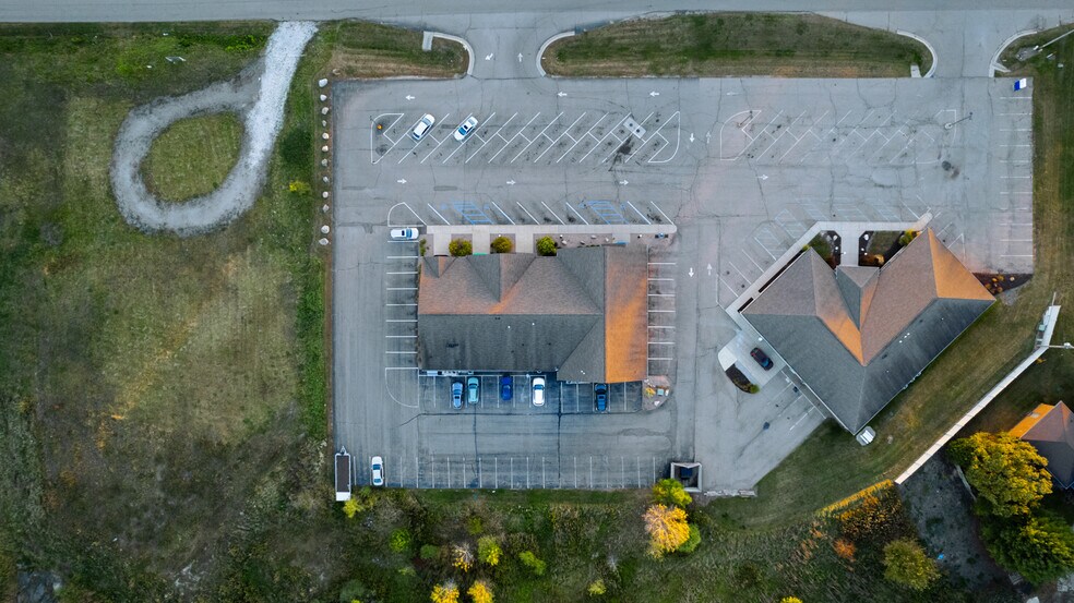More Photos Of 806 Hogsback Rd, Mason Office For Lease
