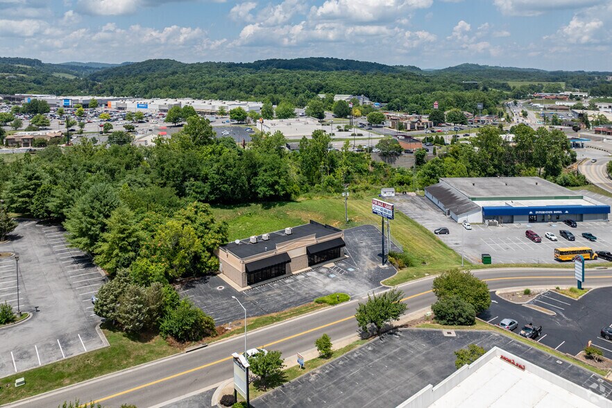 More Photos Of 3176 Linden Dr, Bristol Freestanding For Sale