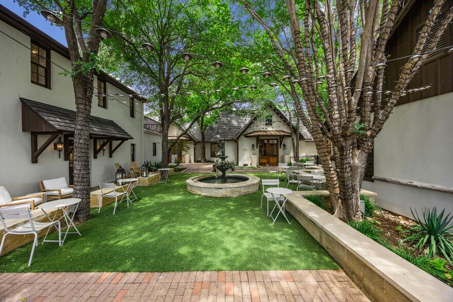 More Photos Of 425 E Main St, Fredericksburg Restaurant For Sale