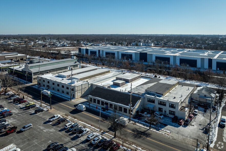 More Photos Of 544-600 Lincoln Blvd, Middlesex Warehouse For Lease