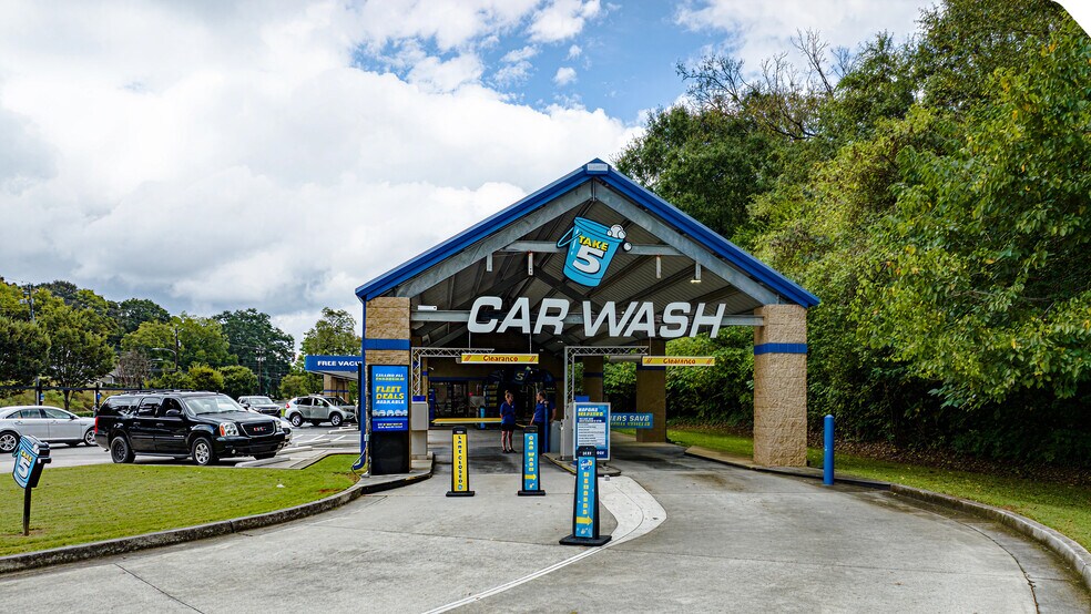 Primary Photo Of 1140 N Broad St NE, Rome Carwash For Sale