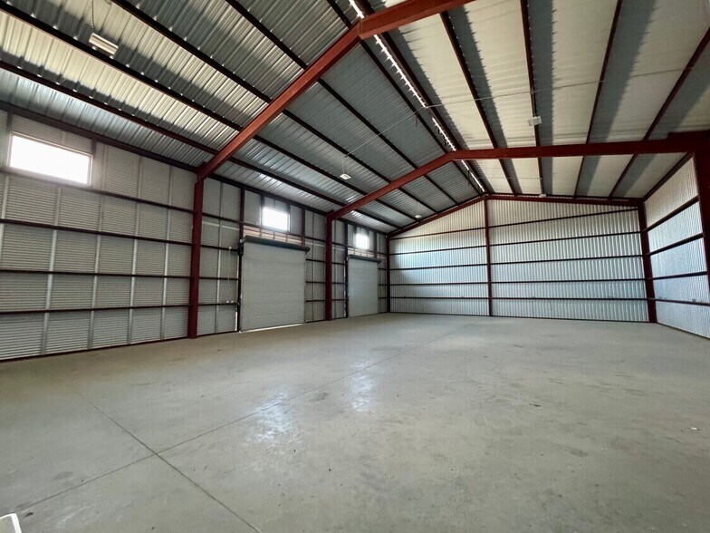 More Photos Of 105 McBar Dr, Jarrell Light Distribution For Lease