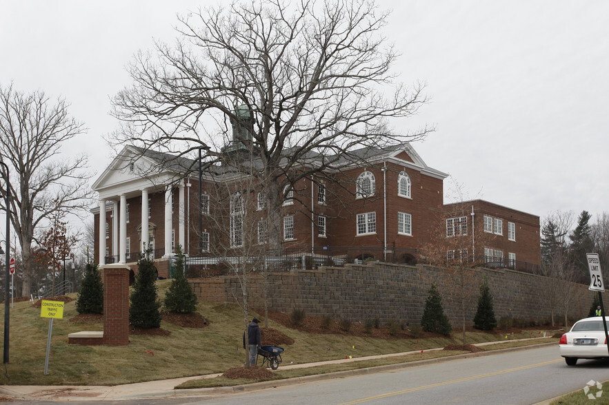 Primary Photo Of 4 Vanderbilt Park Dr, Asheville Office For Sale