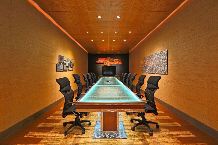 More Photos Of 170 N Perry Rd, Plainfield Freestanding For Lease