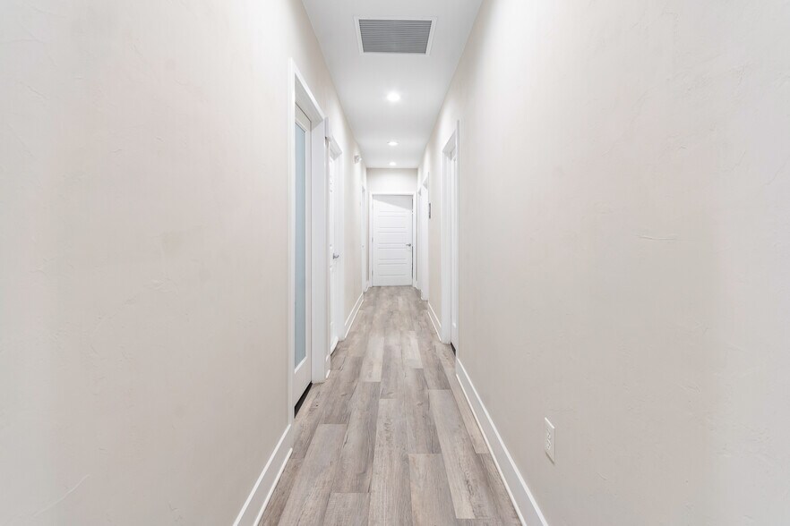 More Photos Of 2720 NW 6th St, Gainesville Medical For Lease