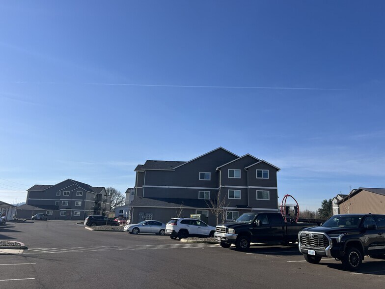 More Photos Of 972 N 2nd St, Jefferson Multifamily For Sale