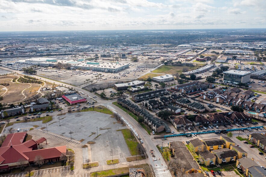 More Photos Of 9207 Country Creek Dr, Houston Office For Sale