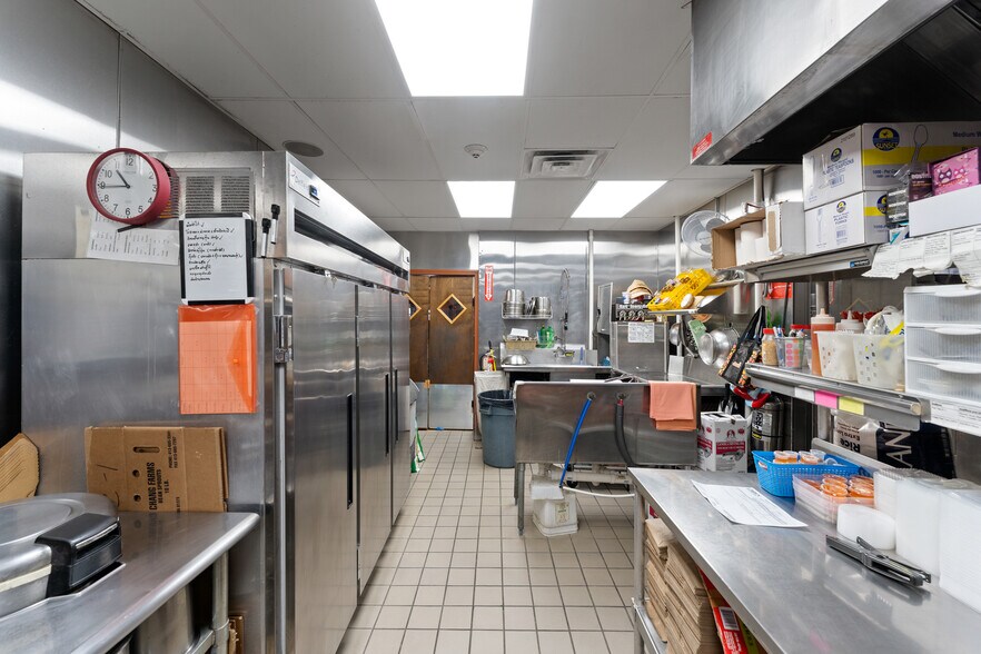 More Photos Of 382 Thames St, Bristol Freestanding For Sale