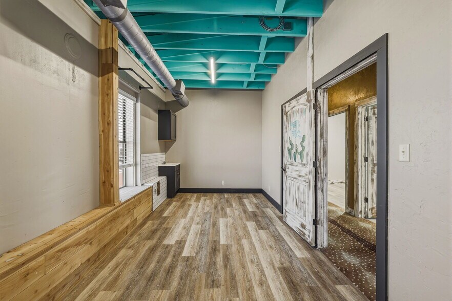 More Photos Of 318 N Chadbourne St, San Angelo Storefront For Sale