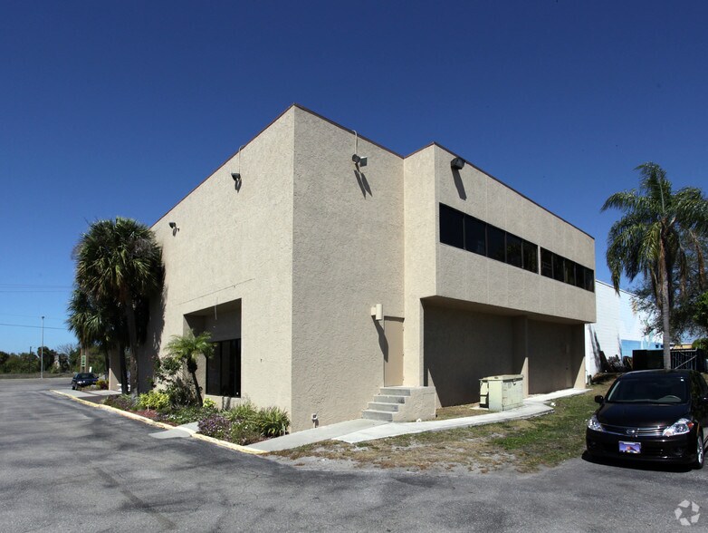 More Photos Of 1960 Stickney Point Rd, Sarasota Freestanding For Lease