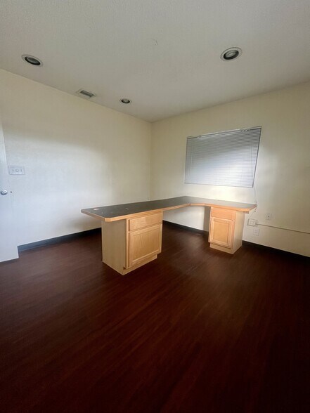 More Photos Of 130 E 1st St, Apopka Office For Lease