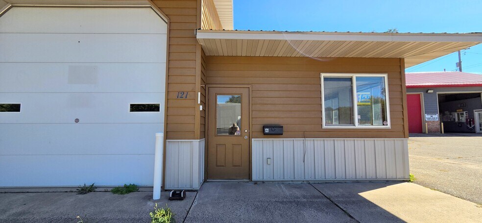 More Photos Of 121 Myrtle Ave S, Annandale Industrial For Sale