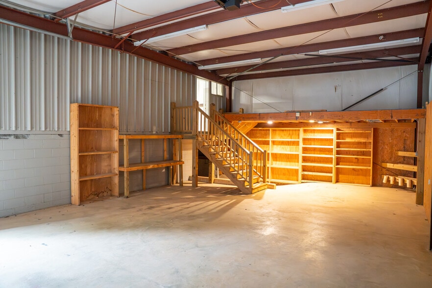 More Photos Of 105 Old Epps Bridge Rd, Athens Office For Lease
