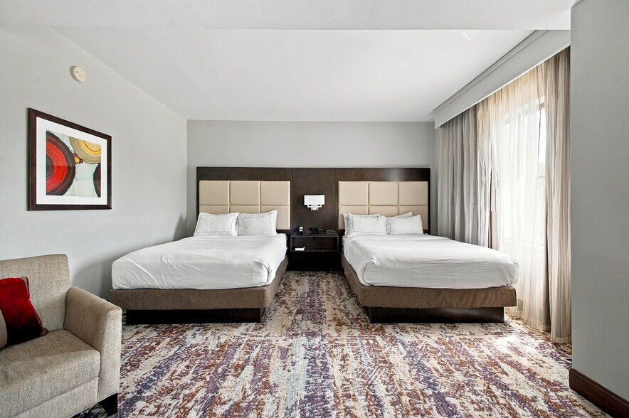 More Photos Of 10 Gateway Dr, Hattiesburg Hotel For Sale