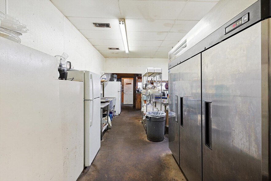 More Photos Of 317 W FM 120, Pottsboro General Retail For Sale