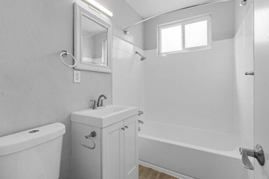 More Photos Of 925 E 19th St, Long Beach Apartments For Sale