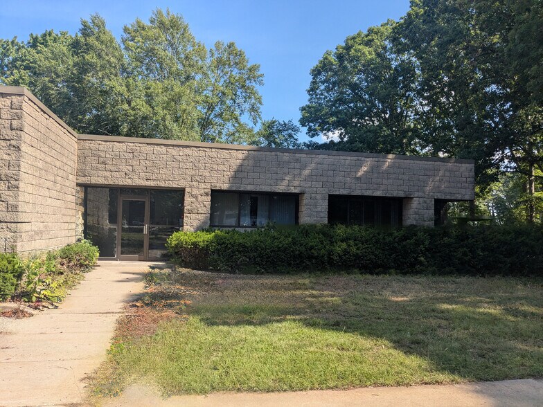 More Photos Of 2526 Bypass Rd, Elkhart Office For Lease