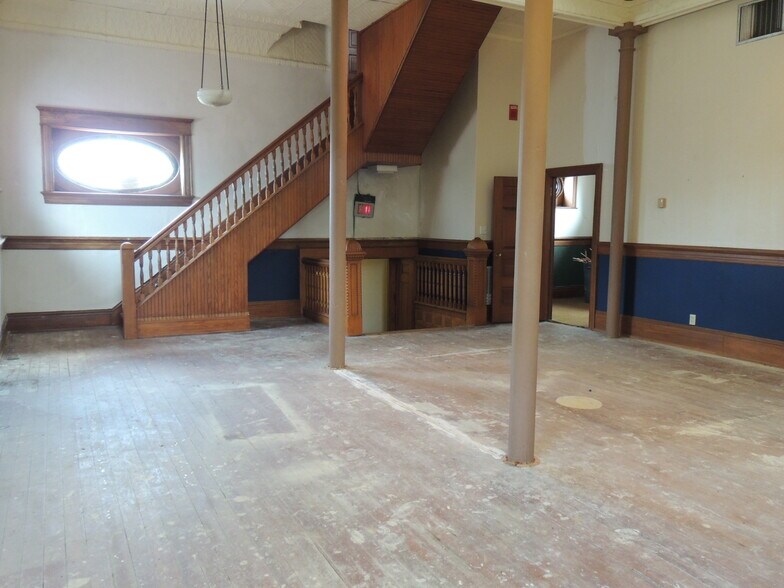 More Photos Of 1220 C of E Dr, Emporia Public Library For Sale