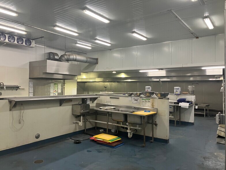 More Photos Of 5485 NW 79th Ave, Doral Light Distribution For Lease