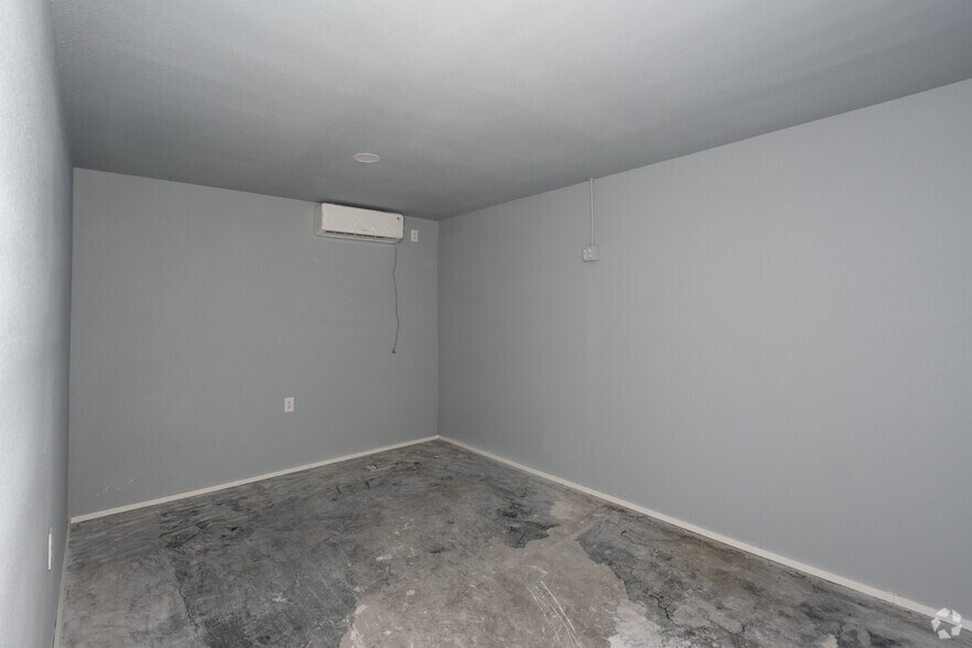 More Photos Of 2653 Blue Mound Rd W, Haslet Warehouse For Lease