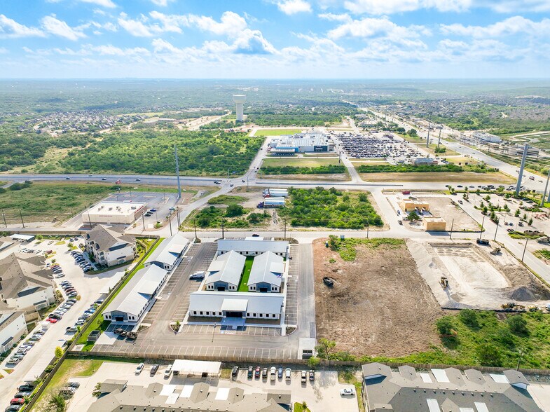 More Photos Of 211 Crossing Ave, San Antonio Office For Sale
