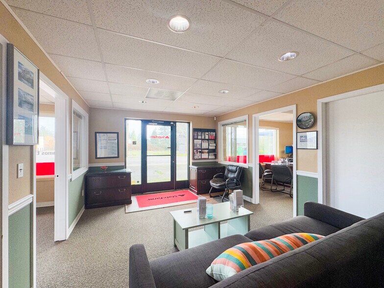 More Photos Of 12705 Renton Ave S, Seattle Office For Sale