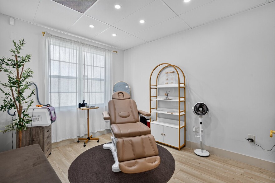 More Photos Of 10271 Sunset Dr, Miami Medical For Lease